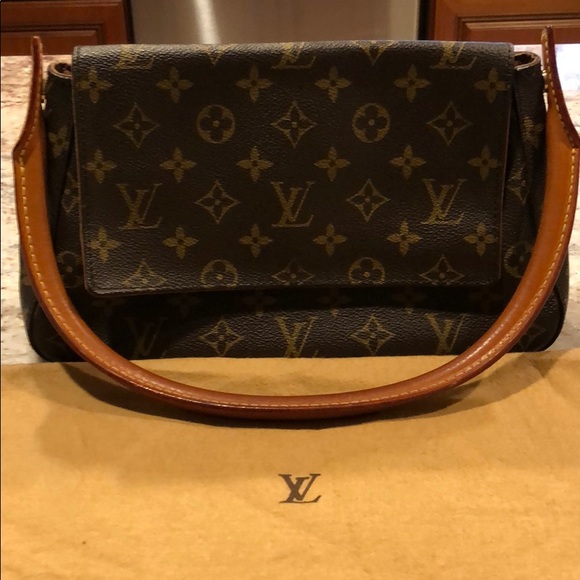 Louis Vuitton Handbags - Louis Vuitton bag with handle